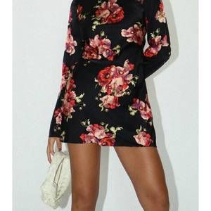 NEW BAILEY ROSE open back floral mini dress in black